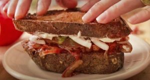 tomato sandwich guts on tost